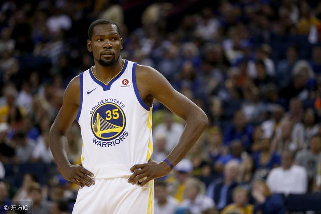 林书豪退役一年后重返NBA媒体，开启新篇章